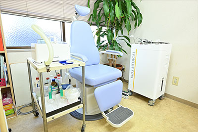 耳鼻咽喉科処置台 写真